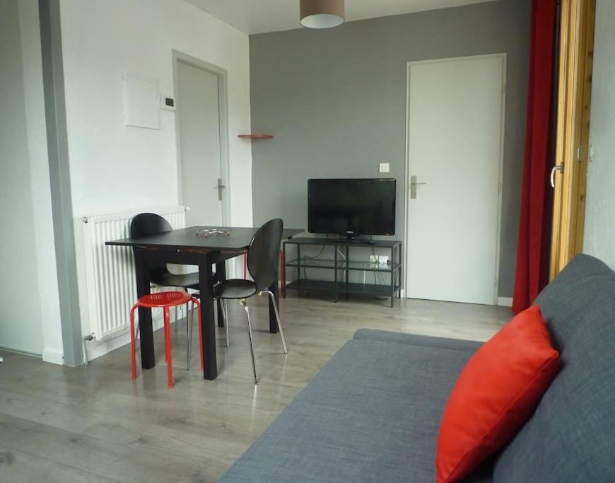 Appt 2 pers avec terrasse sud proche vieille ville Apartment in Annecy