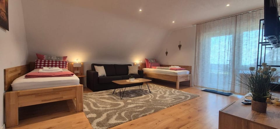 Bed, TV and multimedia, Living room, Photo of the whole room