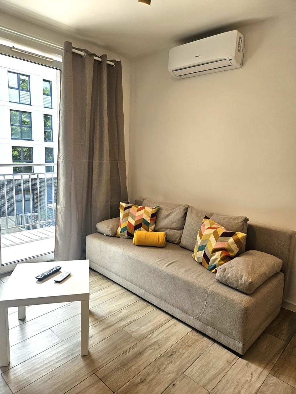 Living room, Seating area, air conditioner