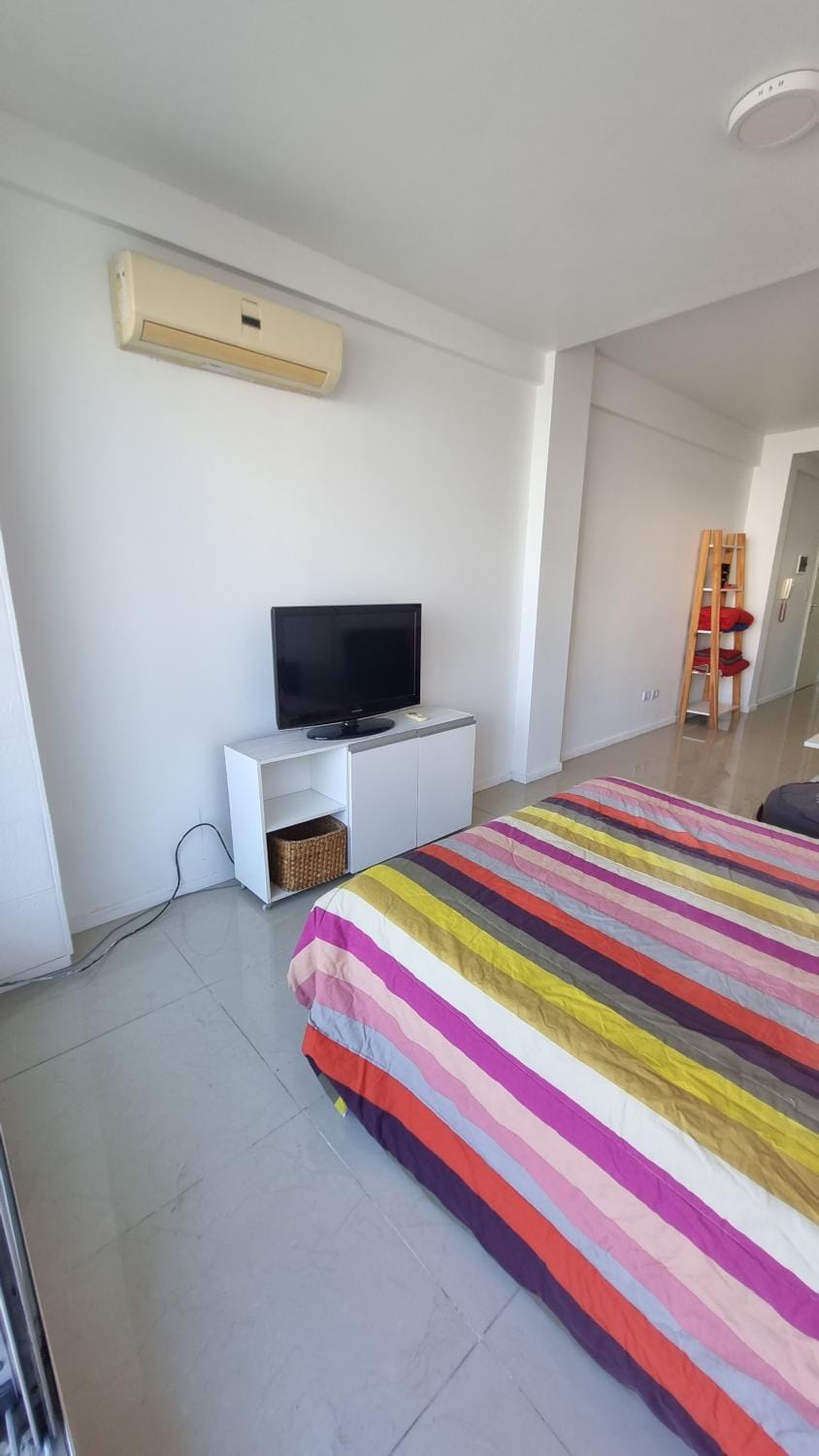 Communal lounge/ TV room, Bed, TV and multimedia, Photo of the whole room, Evening entertainment, Bedroom, air conditioner