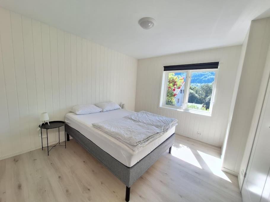 Sentrumsnær kjellerleilighet Apartment in Vestland