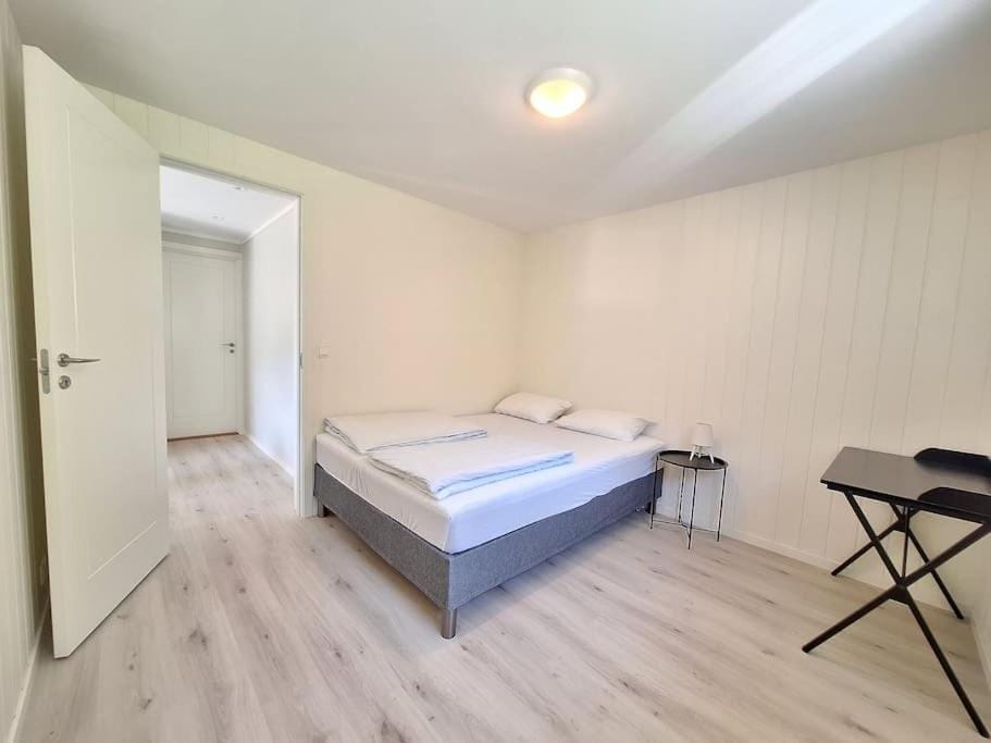Sentrumsnær kjellerleilighet Apartment in Vestland