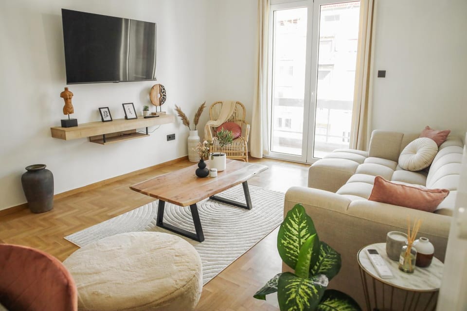 3BD with Temple of Zeus View, 5 min to Acropolis Apartment in Athens