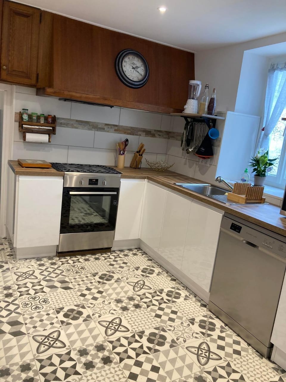 Kitchen or kitchenette, dishwasher, pet friendly, stove