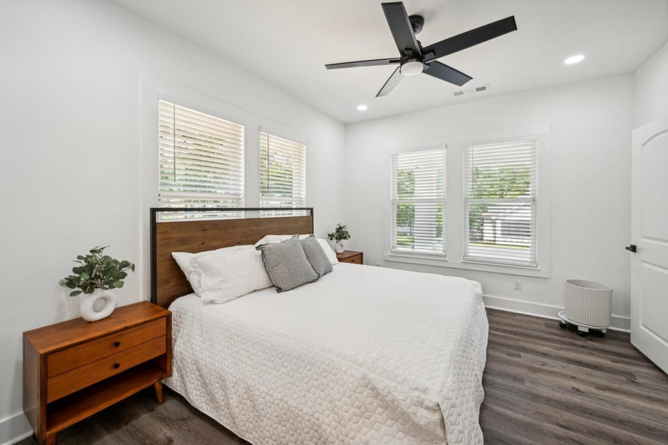 Centrally Located Home in Atlanta-10 Mins from GA Aquarium, Mercedes Benz Stadium, & Much More Villa in Atlanta