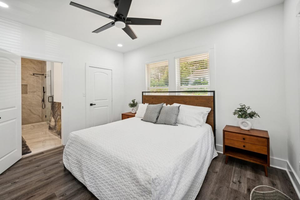 Centrally Located Home in Atlanta-10 Mins from GA Aquarium, Mercedes Benz Stadium, & Much More Villa in Atlanta