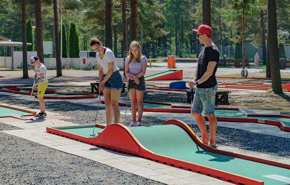 Activities, Minigolf, Area and facilities