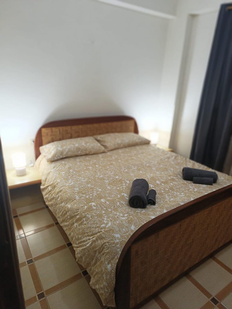 Photo of the whole room, Bedroom, towels