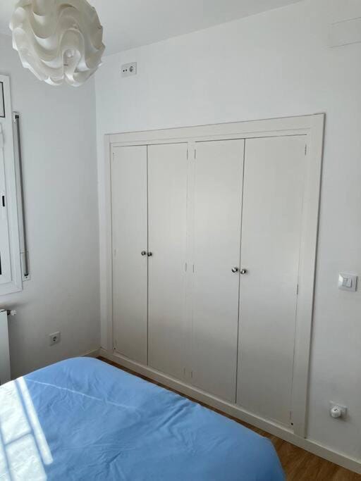 Photo of the whole room, Bedroom, heating, wardrobe