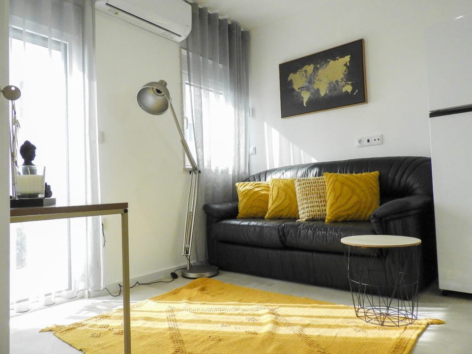 Living room, air conditioner