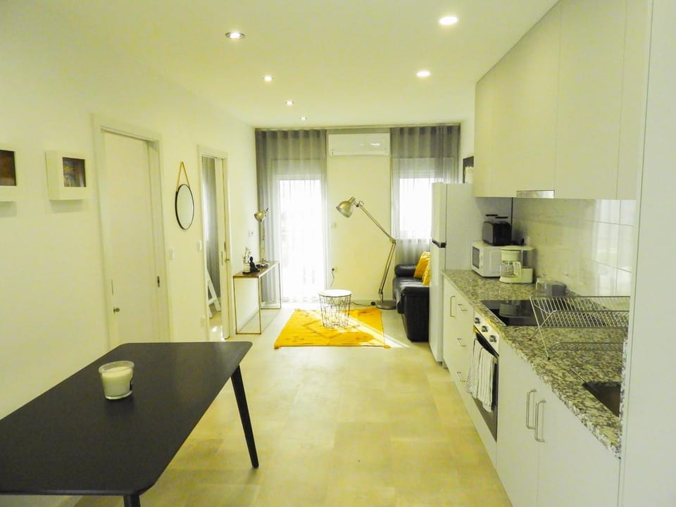 Kitchen or kitchenette, Dining area, oven, stove, toaster