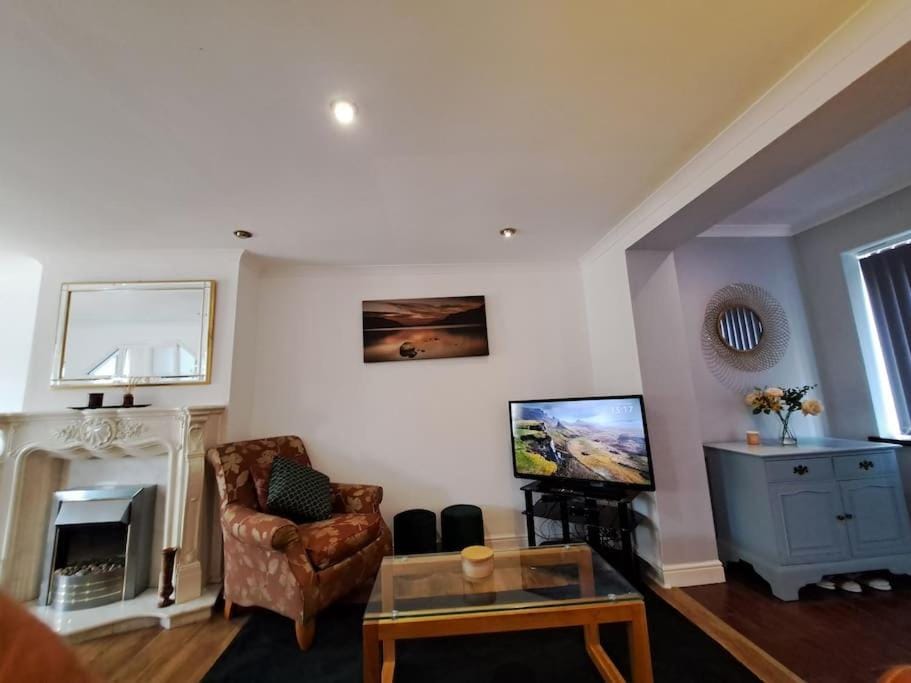 TV and multimedia, Living room, Seating area