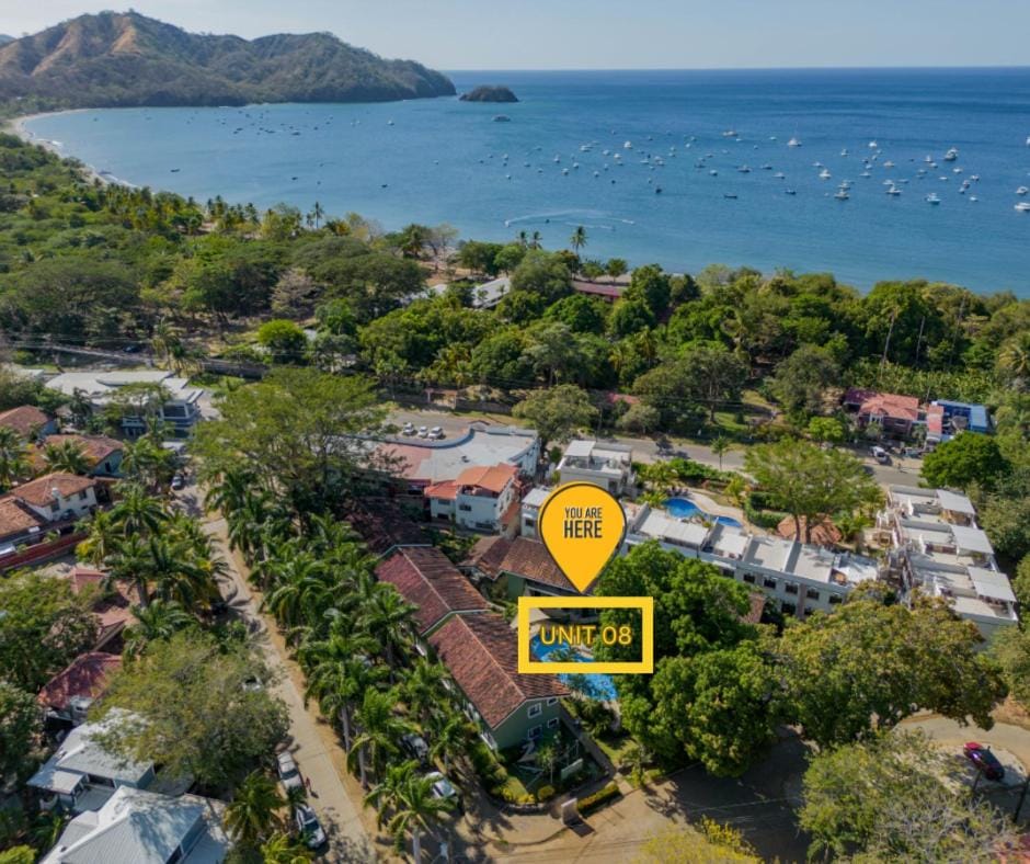 Emerald Haven Second Floor Studio Mins from Beach House in Coco