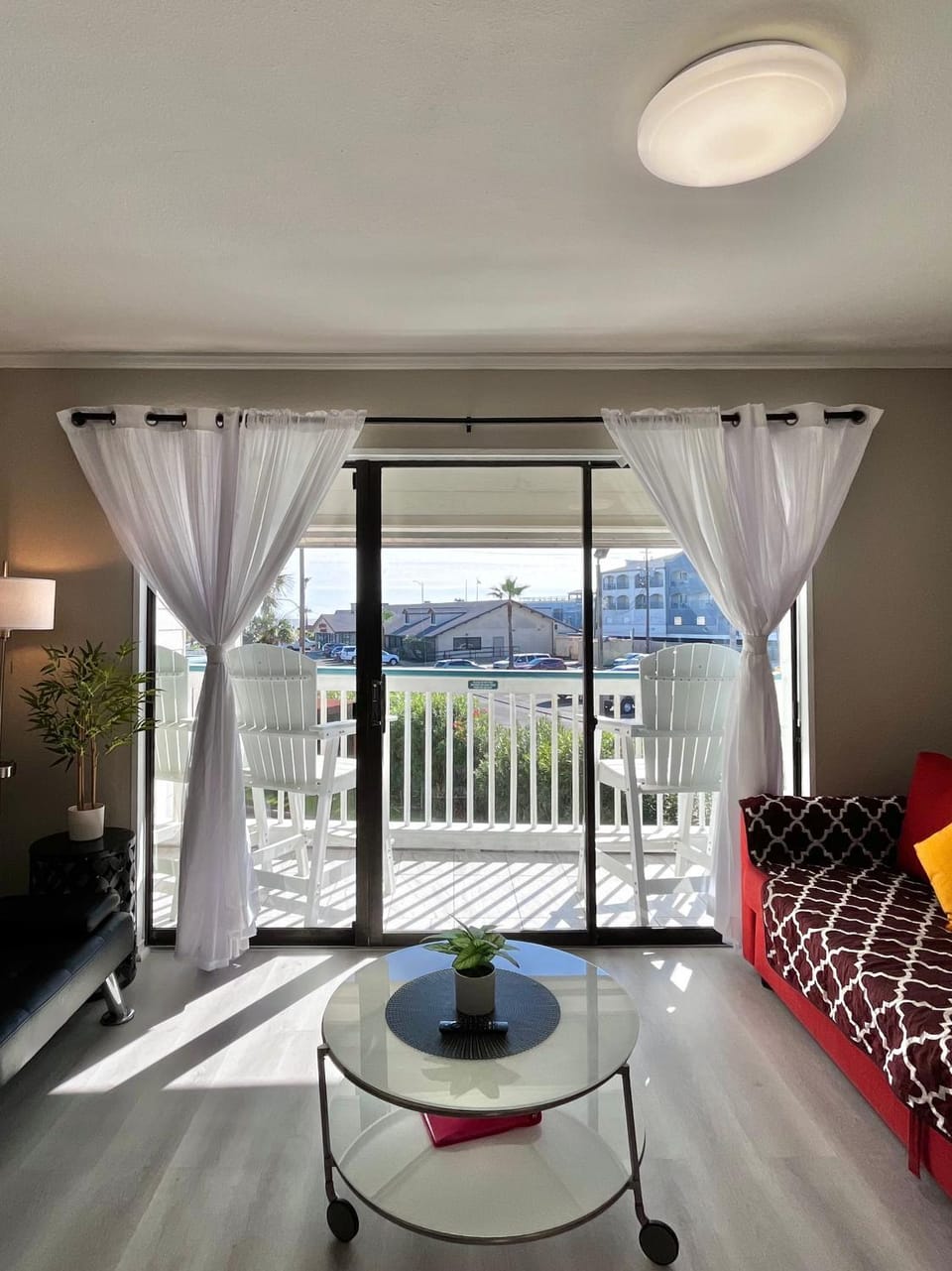 View (from property/room), Balcony/Terrace, Living room