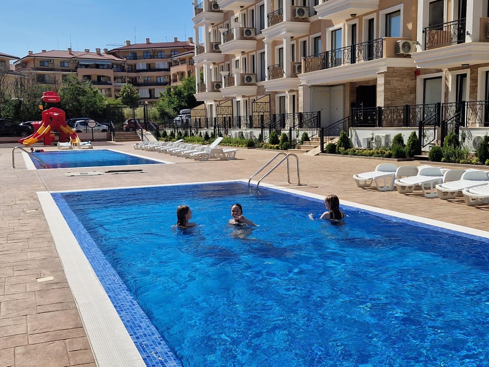 Swimming pool, Swimming pool, sunbed