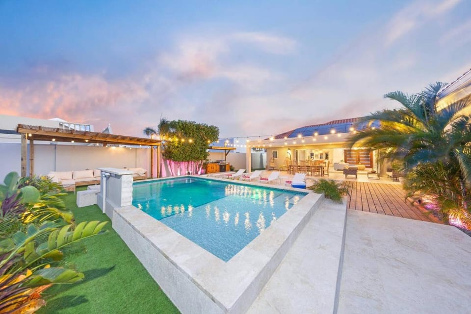 Villa Amara Lux Stay Near Arashi Beach by LUCHA Villa in Noord