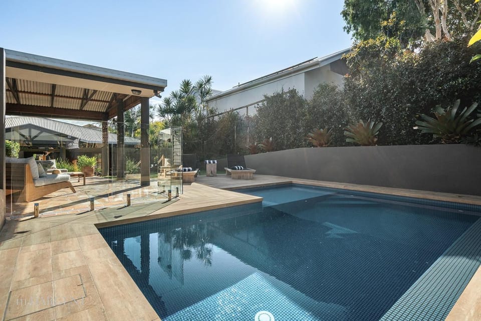 Pool view, Swimming pool, sunbed