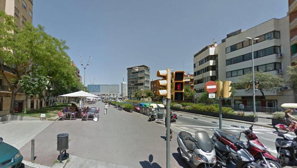Property building, Restaurant/places to eat, Neighbourhood