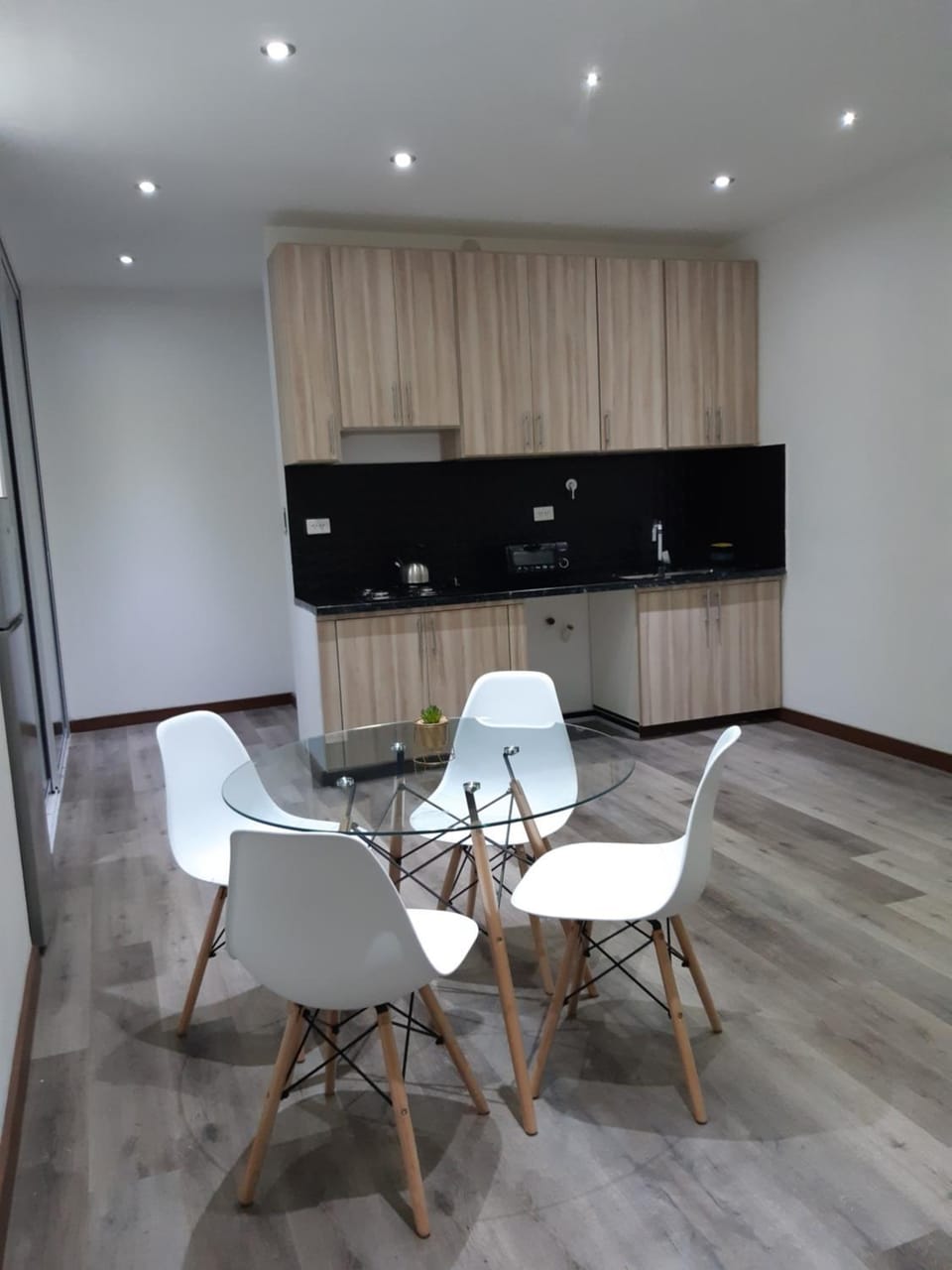 Coffee/tea facilities, Kitchen or kitchenette, Living room, Photo of the whole room, Seating area, Dining area, oven, stove, kitchen