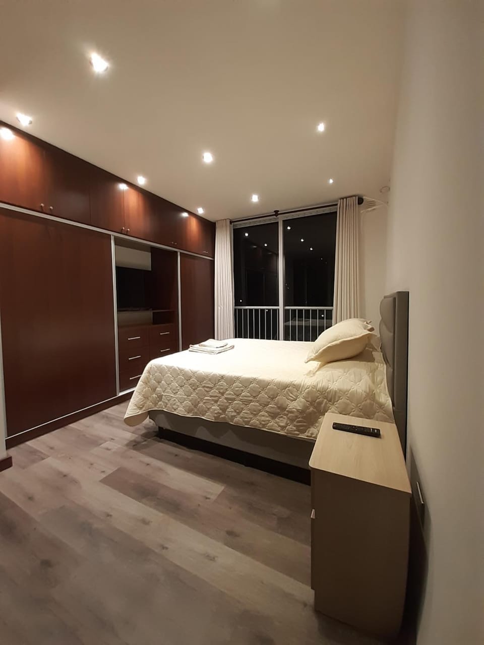 Bed, Night, TV and multimedia, Photo of the whole room, Bedroom, City view, towels, wardrobe