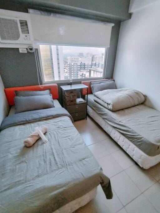 Affordable Studio 2 Twin Beds - City View EDSA Apartment in Mandaluyong
