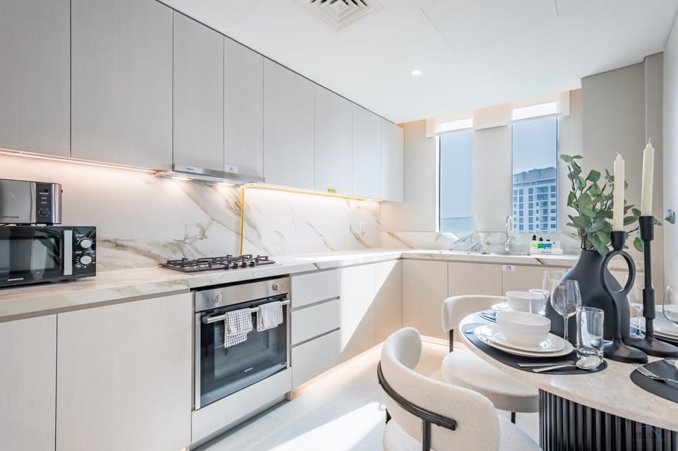 Kitchen or kitchenette, Dining area, stove