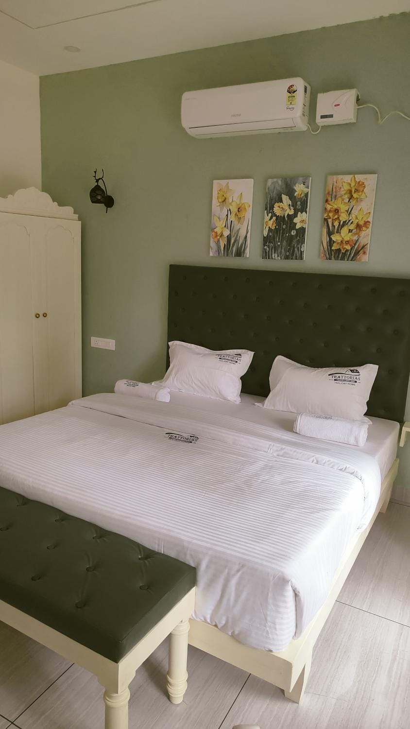 Bed, towels