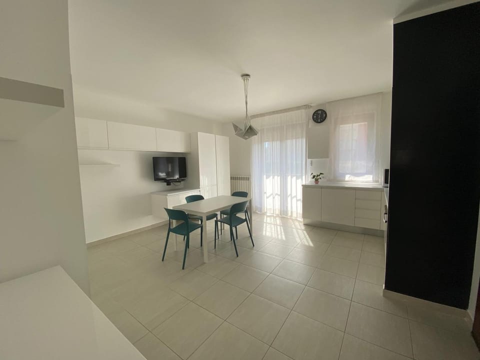 Kitchen or kitchenette, Dining area, Lunch, kitchen