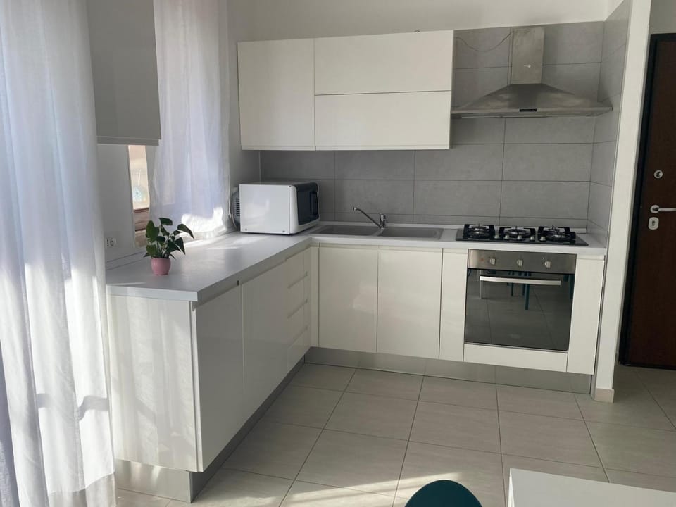 Kitchen or kitchenette, microwave, oven, kitchen