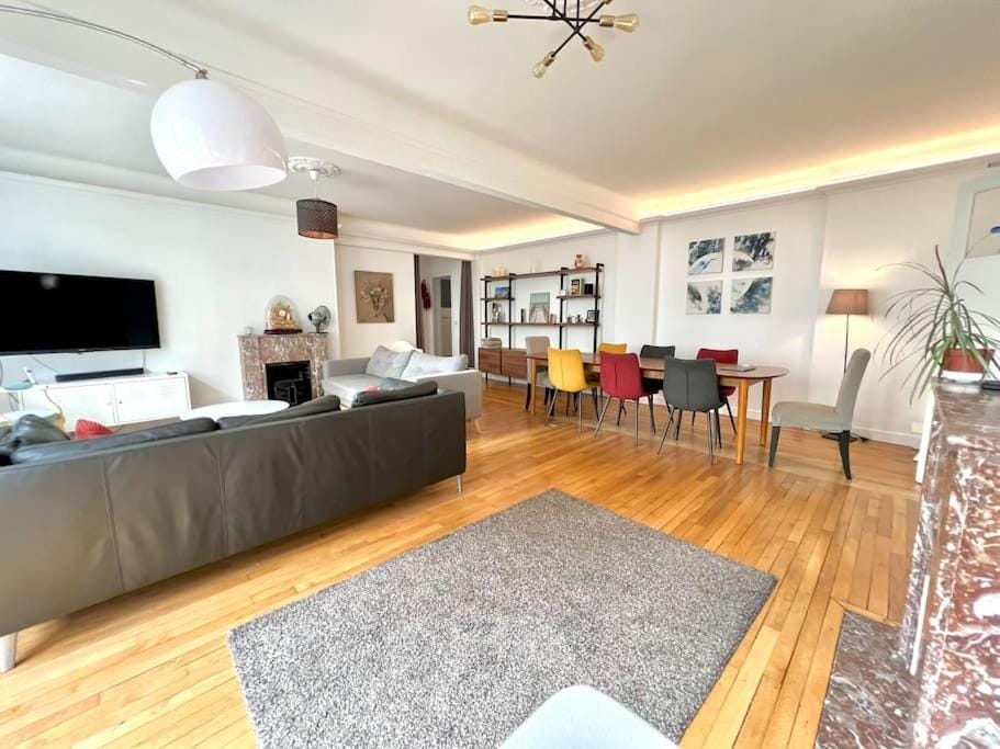 Communal lounge/ TV room, TV and multimedia, Living room, Seating area