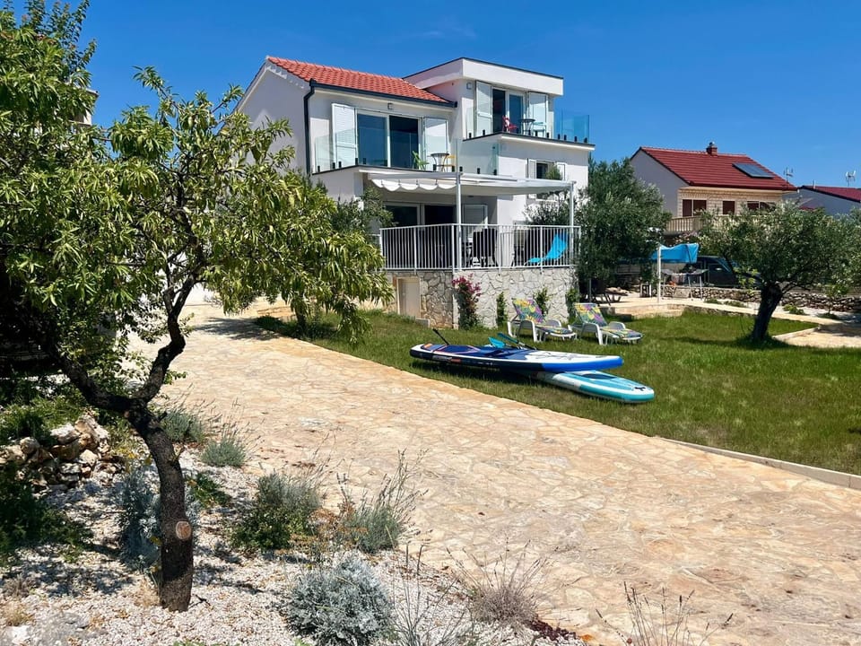 Property building, Activities, Garden, Garden view, Sports, Parking, sunbed