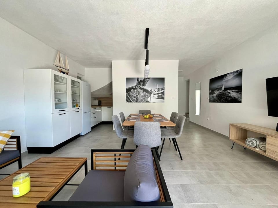 Communal lounge/ TV room, Kitchen or kitchenette, Living room, Dining area