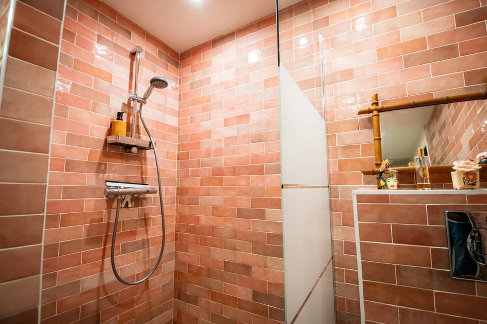 Bathroom, Living room