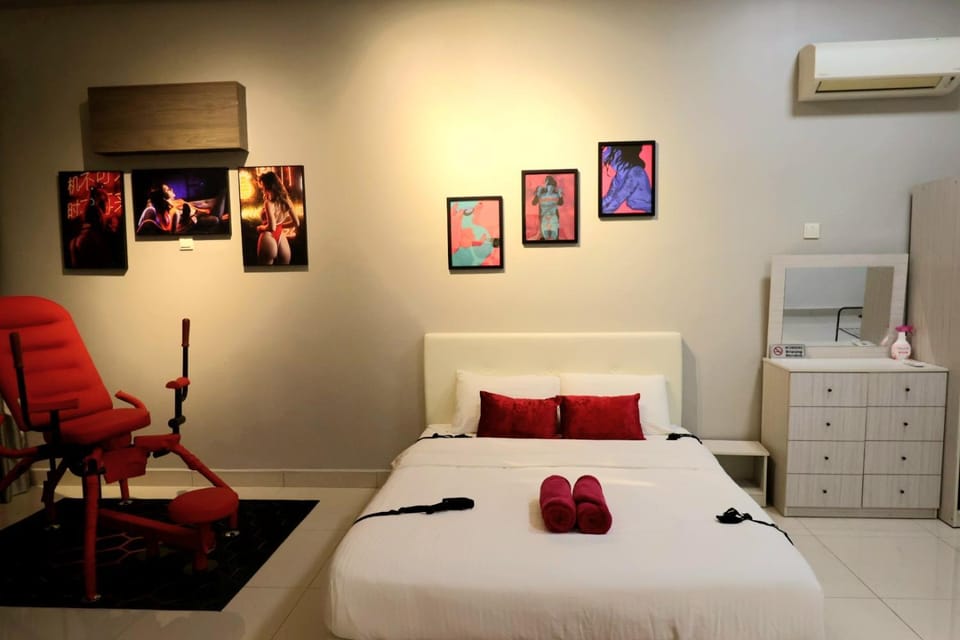 Bed, Photo of the whole room, Bedroom