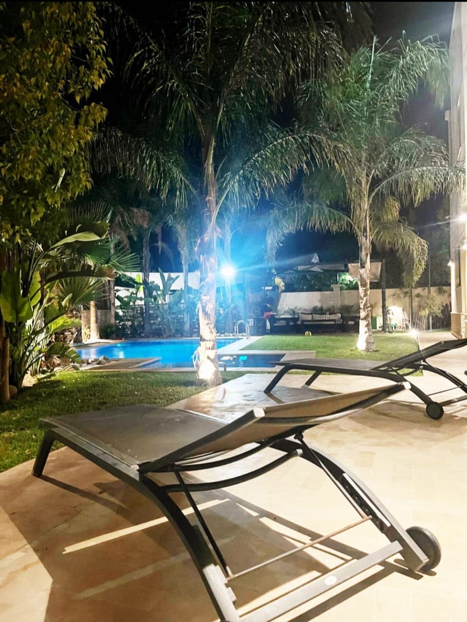 Swimming pool, sunbed
