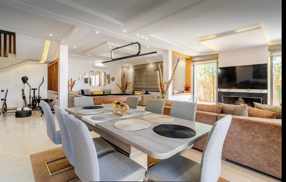 Seating area, Dining area