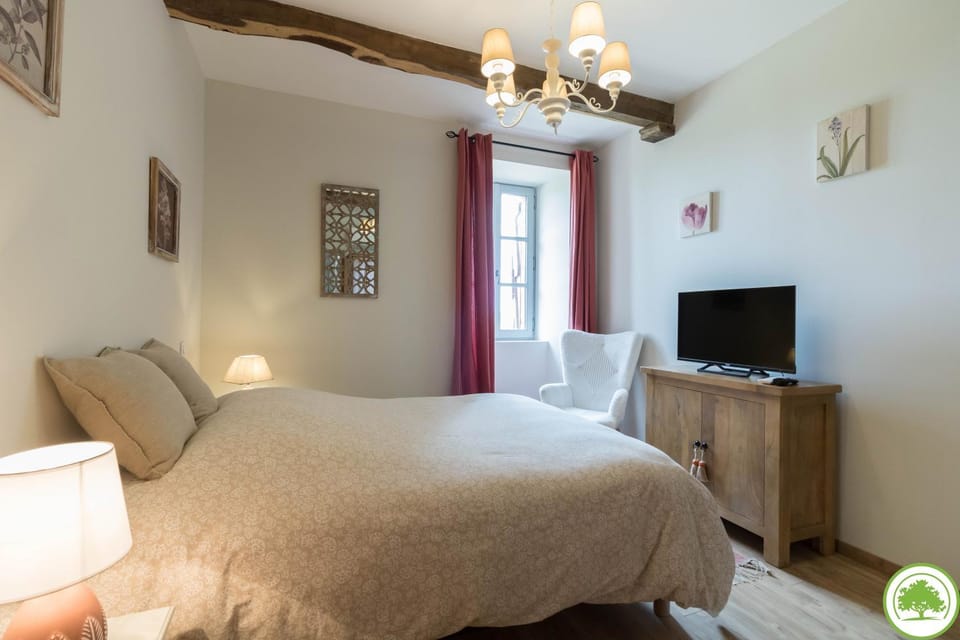 Chambres d'Hôtes - La Clef des Champs - Piscine - Capucine Bed and Breakfast in Occitanie