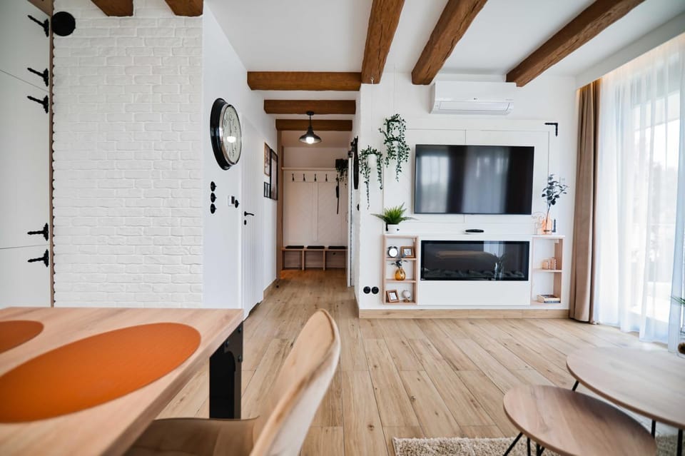TV and multimedia, Living room, Seating area, air conditioner