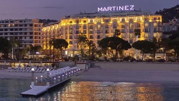 Premium 80sqm Apartment Opposite Martinez, Steps from Congress Center Apartment in Cannes