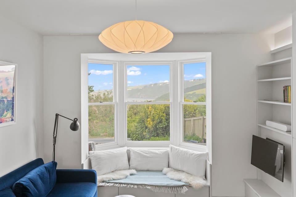 1 Avonside, Bantham with sea views House in England