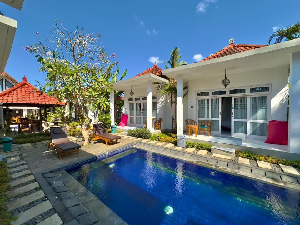 Property building, Pool view