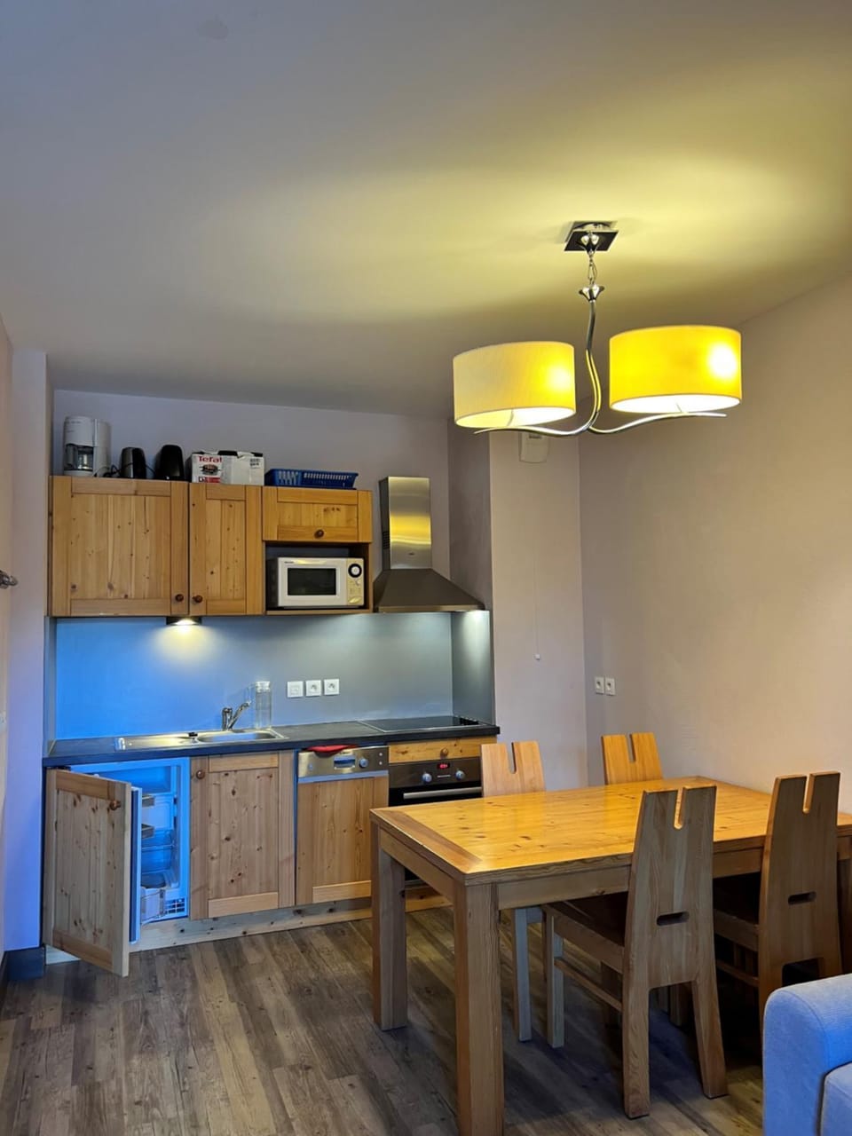 Kitchen or kitchenette, Dining area, oven, pet friendly, stove, toaster