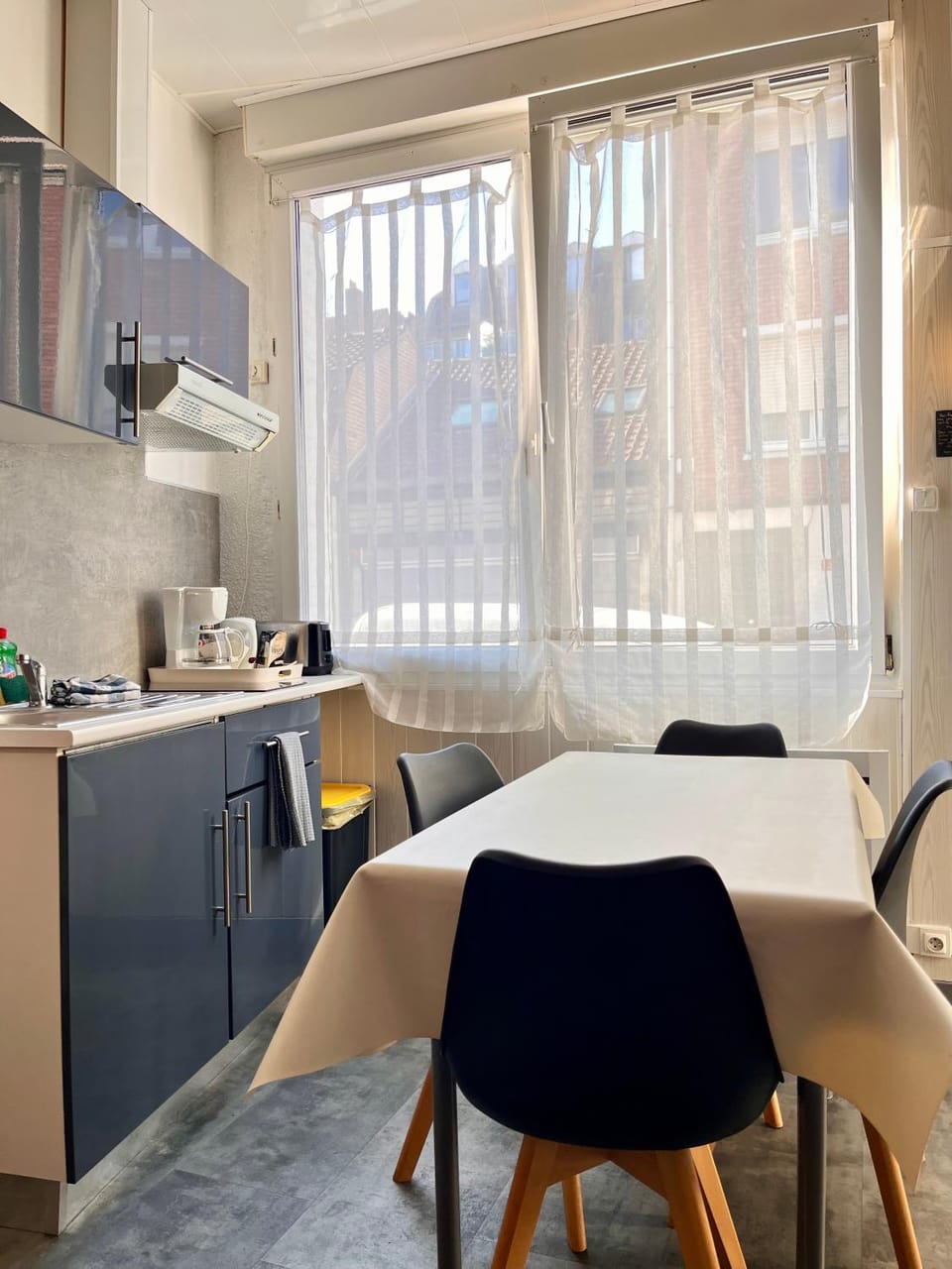 Kitchen or kitchenette, Seating area, Dining area, stove, kitchen