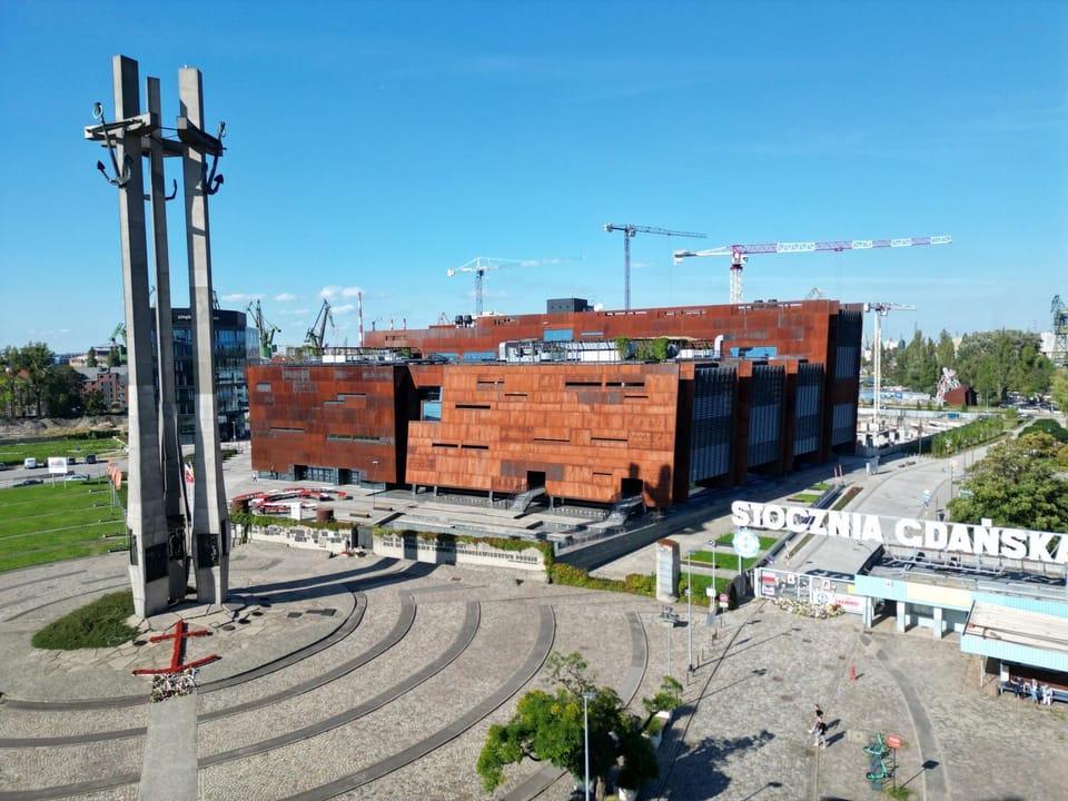 Neighbourhood, Location