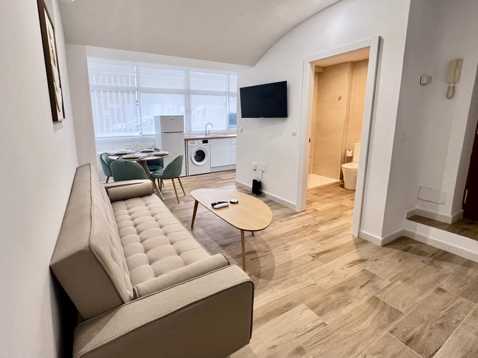 Bathroom, TV and multimedia, Living room