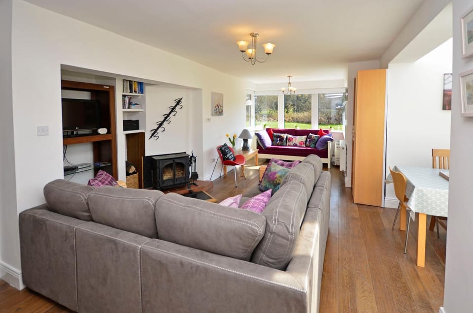 TV and multimedia, Living room, Seating area, fireplace