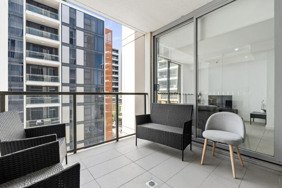 16M Stylish 2 Bedroom Abnb Apt in Mascot, 2 Free Parking Apartment in Mascot