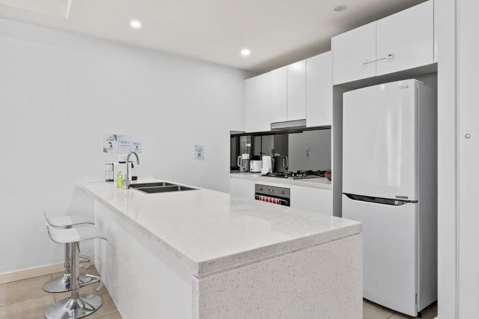 16M Stylish 2 Bedroom Abnb Apt in Mascot, 2 Free Parking Apartment in Mascot