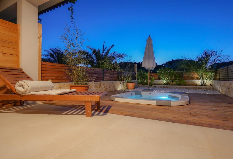 Villa Lojena, luxury studio with Jacuzzi id 112 Apartment in Murter