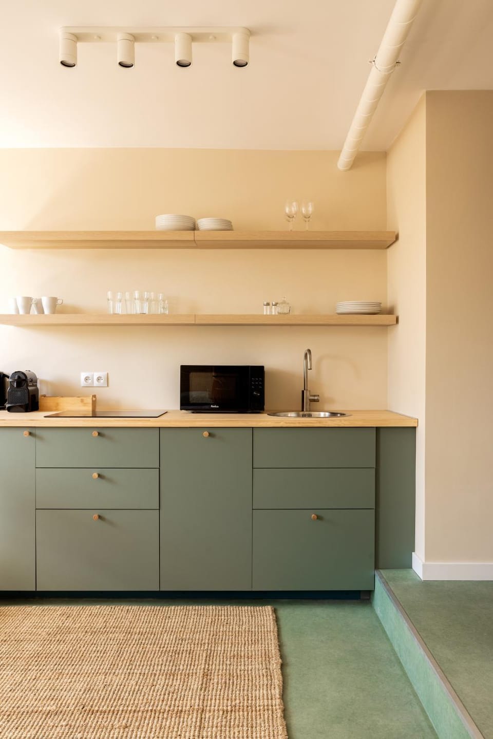Coffee/tea facilities, Kitchen or kitchenette, dishwasher, microwave